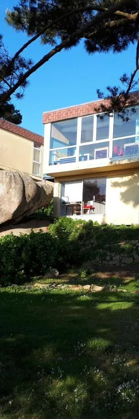 Auberge Granit Rose - Hébergement partagé en Auberge de Jeunesse - Vue sur mer - Dortoir mixte & Camping，位于特雷伯尔当的酒店