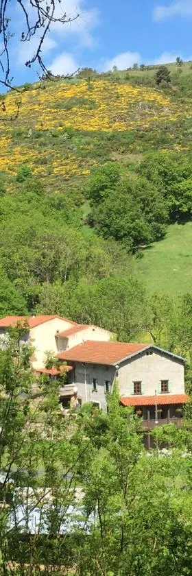 Les Trois Noyers，位于Tailhac的酒店