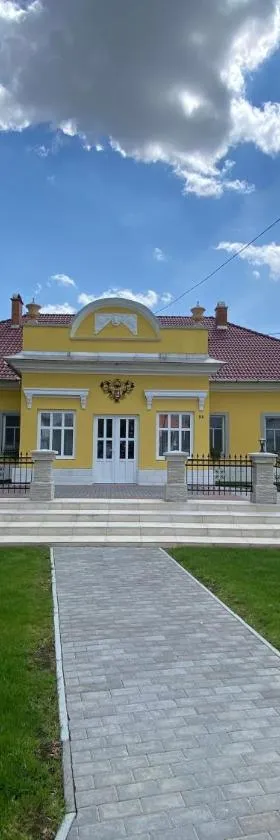 Kúria Vendégház，位于波罗斯洛的酒店