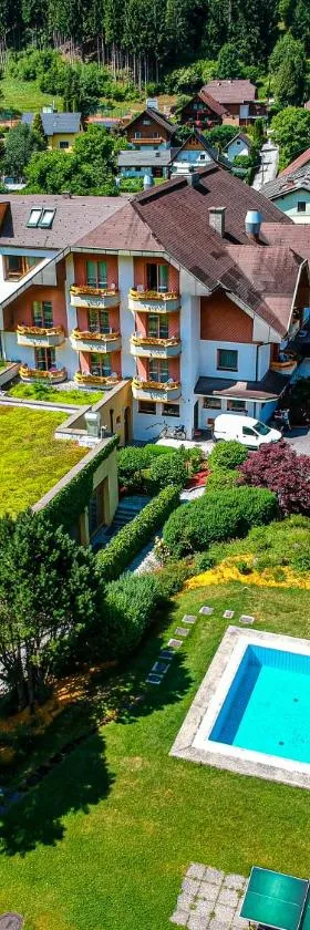Hotel Burgstallerhof，位于滨湖费尔德的酒店