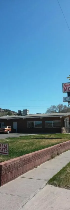 Sunglow Motel，位于Bicknell的酒店