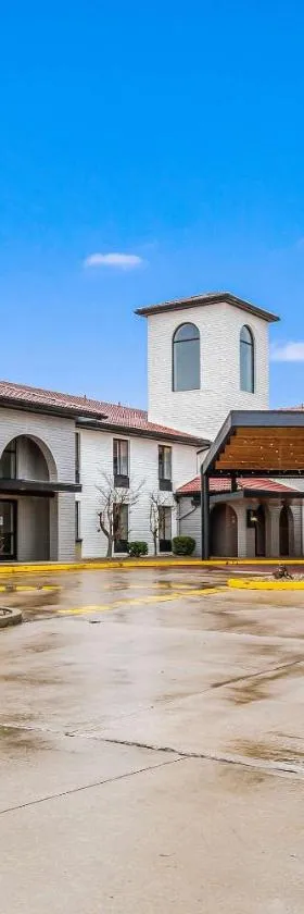 Clarion Pointe Richmond North near University，位于里士满的酒店