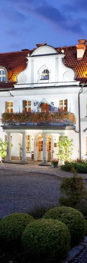 Pałac Czarny Las (50 km od Katowic)，位于Woźniki的酒店