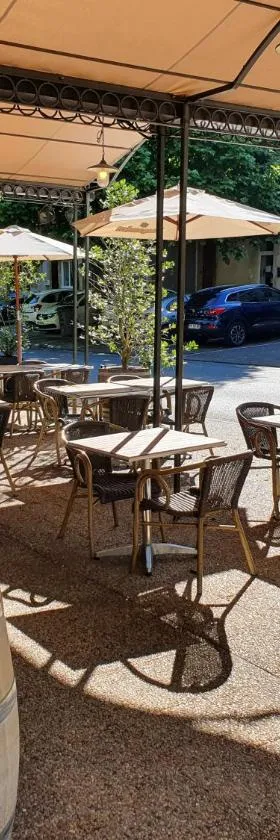 拉珀蒙娜特餐厅酒店，位于屈埃尔西地区古尔东的酒店