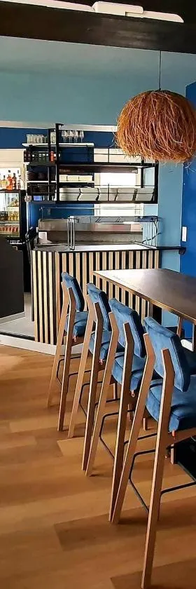Hôtel Restaurant L'Atelier des Cousins，位于沙特拉永普拉日的酒店