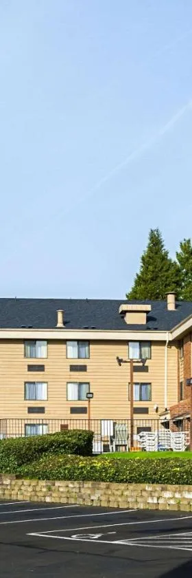 Quality Inn & Suites Clackamas - Portland，位于克拉克马斯的酒店