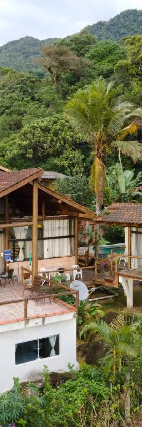 Haleiwa chalés e suítes - A Guest House do Prumirim，位于乌巴图巴的酒店