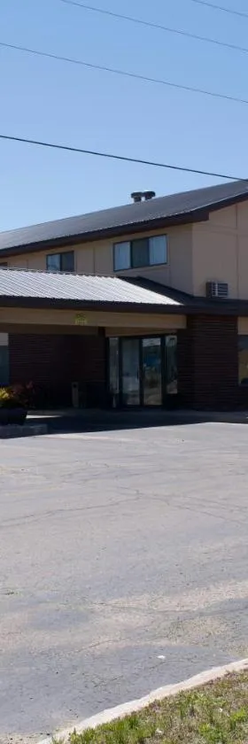 AmeriVu Inn and Suites Shawano WI，位于Shawano的酒店
