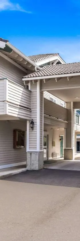 Quality Inn & Suites Bainbridge Island，位于Winslow的酒店