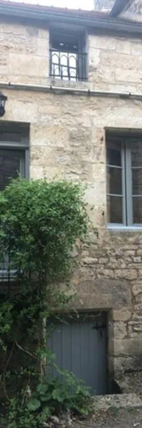 La petite maison médiévale de Melanie，位于奥泽兰河畔弗拉维尼的酒店