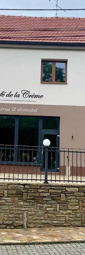 Café de la Crème，位于Kuželov的酒店