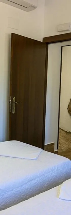 Alojamientos Rurales Entre Rocas，位于艾纳的酒店