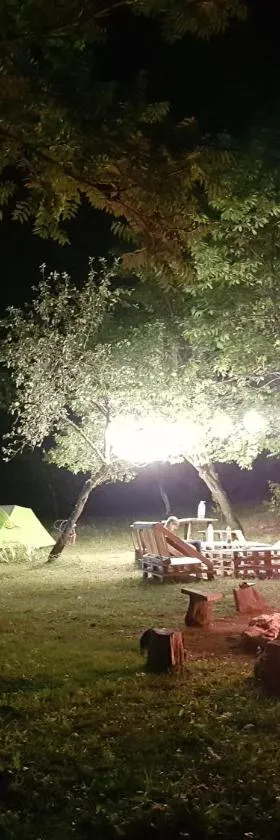 Sveri Adventure Camp，位于Chiatʼura的酒店