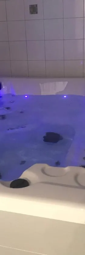 Maison entière avec spa privatif Bulle sur Sye en Drome，位于Aouste-sur-Sye的酒店