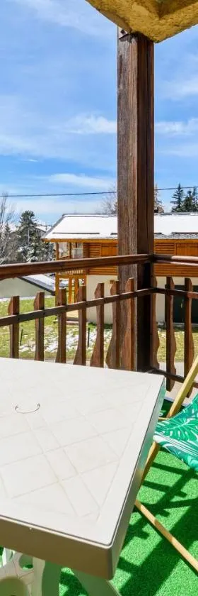 Appartement montagnard à Bolquère, 57m², vue montagne, balcon，位于布齐耶比利牛斯2000的酒店