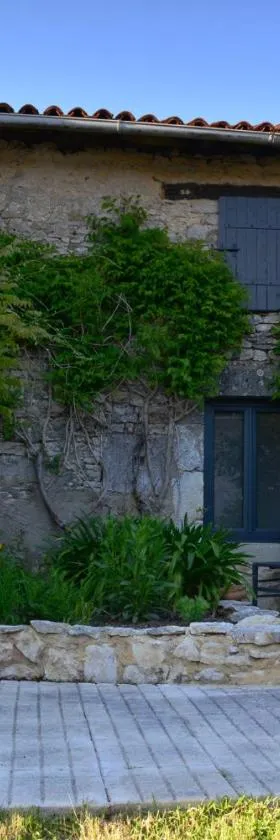 Chez Pique-Fesse Chambre d'hote，位于Saint-Martin-lʼArs的酒店