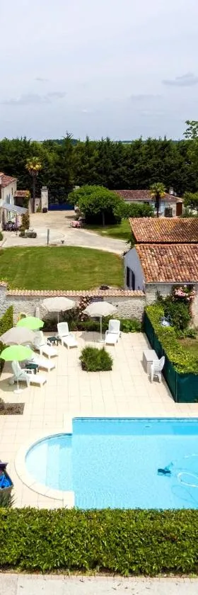 Les Gîtes de Brives，位于Brives-sur-Charente的酒店