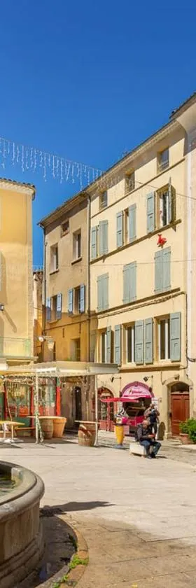 Provence Au Coeur Appart Hotels，位于福卡尔基耶的酒店