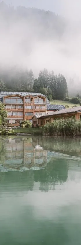 Hotel Neusacherhof，位于魏森湖的酒店