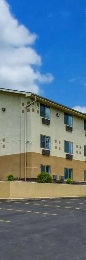 Motel 6-Montoursville, PA - Williamsport，位于威廉波特的酒店