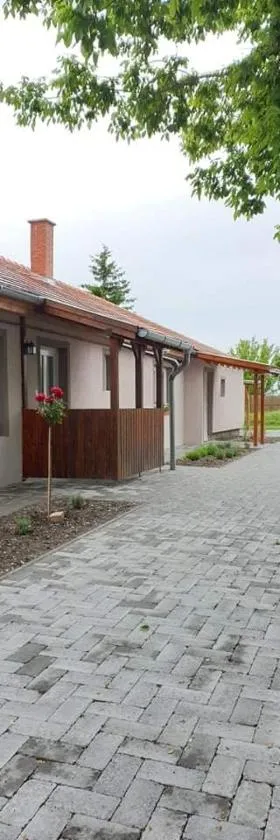 Kajári Apartmanház，位于Balatonfőkajár的酒店
