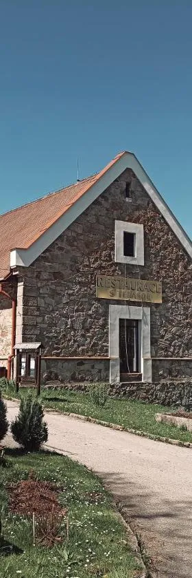 Hotel Jestřábí，位于塞尔纳珀苏马维的酒店