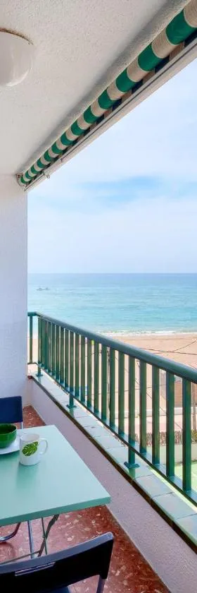 LG Sea Views，位于卡拉费尔的酒店