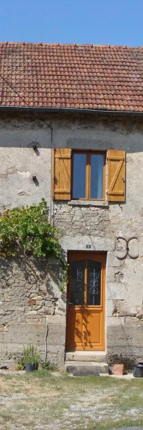 Chambre d'hôtes de puy faucher，位于Arrènes的酒店