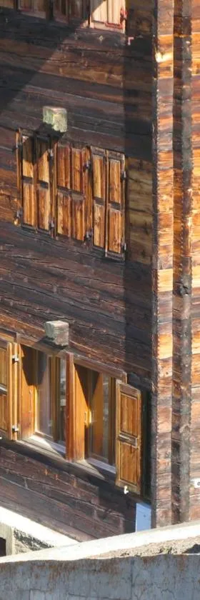 Alpia 26 - Zwei Zimmerwohnung in traditionellem Walliser Haus，位于卡森里德的酒店
