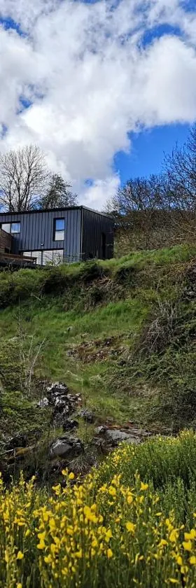 Maison d'architecte en pleine nature，位于Arlempdes的酒店