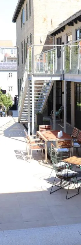 Hotel Petite B&B，位于哈泽斯莱乌的酒店