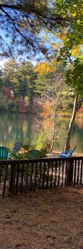 Clear Pond Getaway，位于普里茅斯的酒店