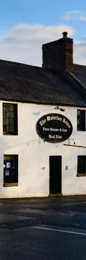 THE Waterloo Arms Hotel，位于Chirnside的酒店