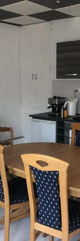 Chambres individuelles avec partie commune ou logement entier si disponible Via Rhôna，位于Vulbens的酒店