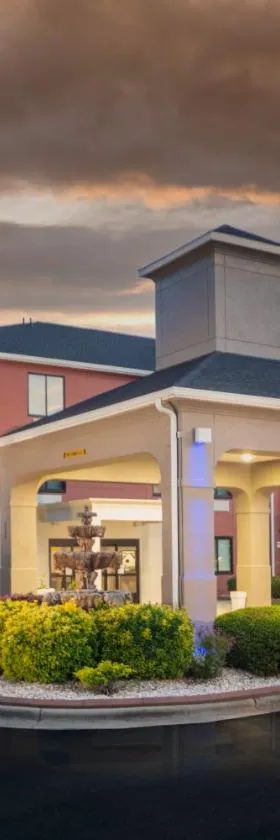 罗利东南克莱顿智选假日酒店，位于加纳的酒店