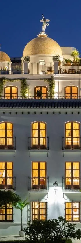 Hotel El Pilar Andalucia，位于埃斯特波纳的酒店