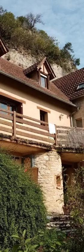 Le Chant de la falaise Gite D'étape，位于Saint-Sulpice的酒店