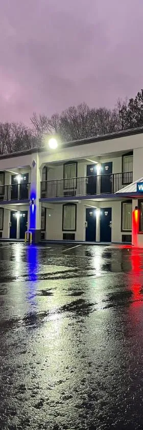 金士顿6号汽车旅馆，位于金斯顿的酒店