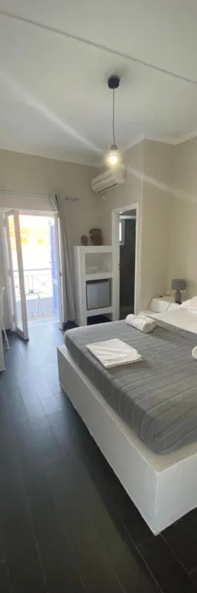 AEGEAN VIEW SEASIDE ROOMS AND STUDIOS KEA，位于科里夏的酒店