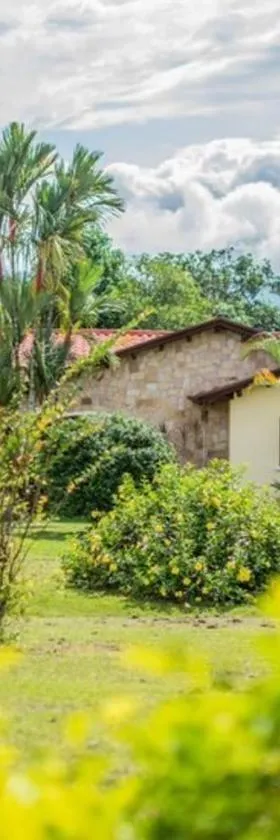 Linda casa de verano con amplias zonas verdes，位于圣伊西德罗的酒店