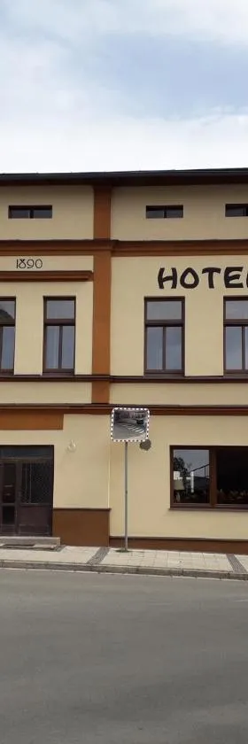 Hotel Koruna penzion，位于梅图耶河畔特普利采的酒店