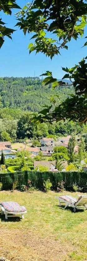 Charmante maison avec jacuzzi，位于Montazels的酒店