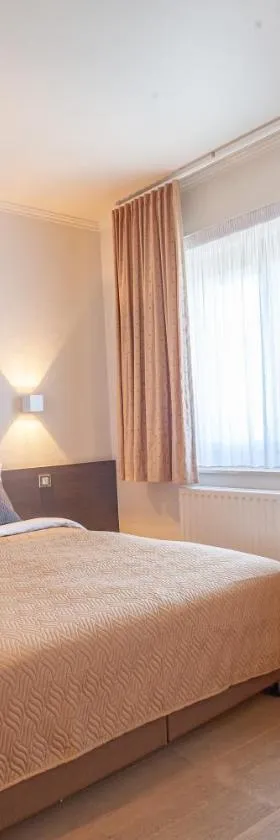 Hotel Monaco Zeebrugge Beach by Rikas Hotels，位于泽布吕赫的酒店