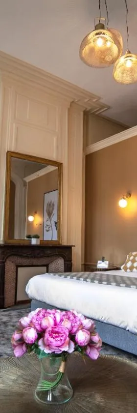 Logis Hôtel & Restaurant - Les Hauts de Montreuil，位于蒙特勒伊的酒店