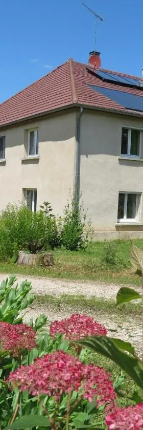 Ô prés d'ici Chambres d'hôtes，位于Liévans的酒店