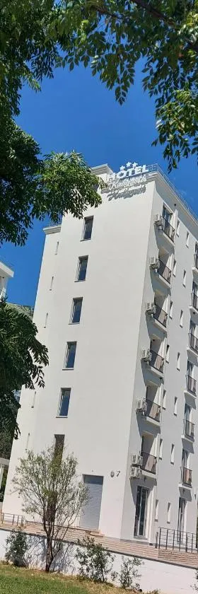 Hotel Kaligrosh，位于苏托莫雷的酒店