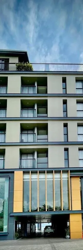 M2 Hotel Waterside，位于帕夭的酒店