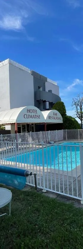 Hôtel Restaurant Kyriad Direct DIJON NORD - Zenith - Toison d'Or，位于第戎的酒店