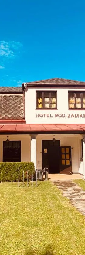Hotel Pod Zámkem，位于亚沃尔尼克的酒店
