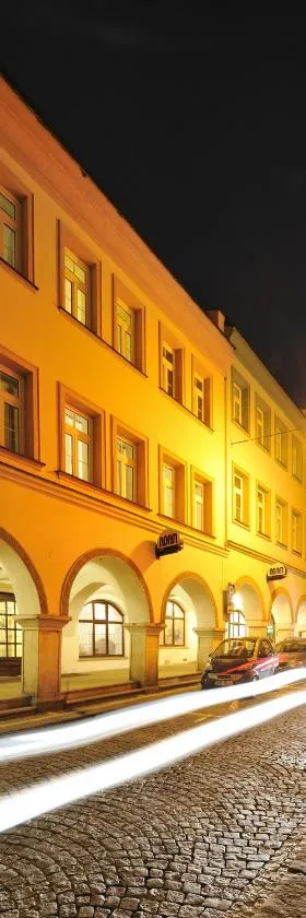 Hotel Adam Trutnov，位于特鲁特诺夫的酒店